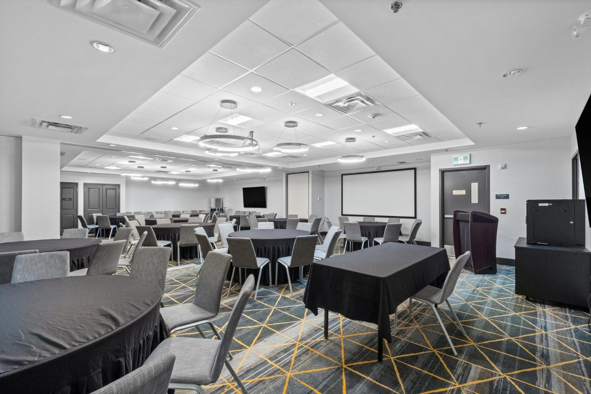 Holiday Inn Hotel & Suites Surrey East - Cloverdale By Ihg Exterior foto